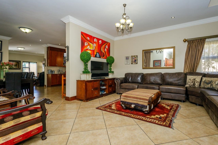 5 Bedroom Property for Sale in The Wilds Gauteng
