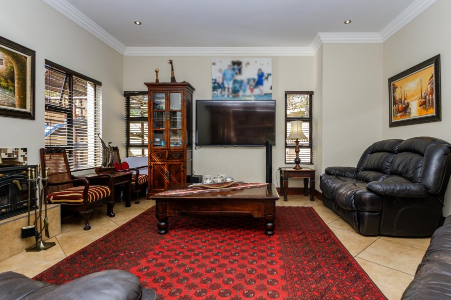 5 Bedroom Property for Sale in The Wilds Gauteng
