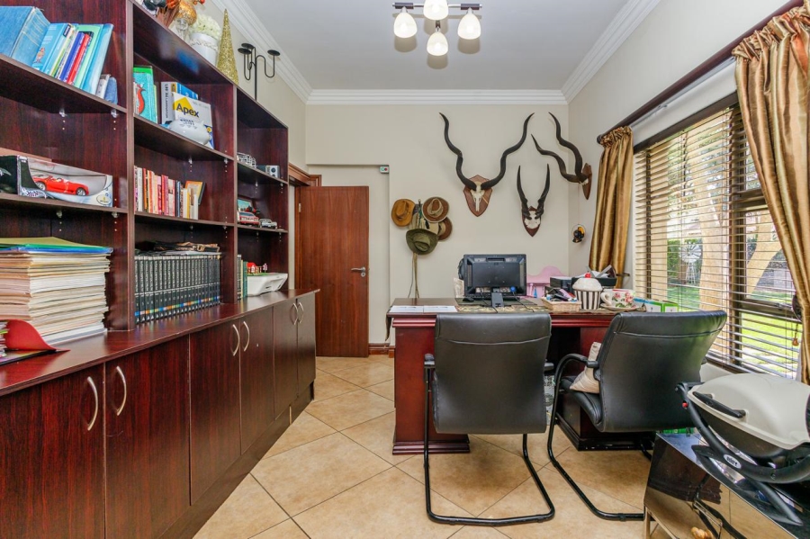 5 Bedroom Property for Sale in The Wilds Gauteng