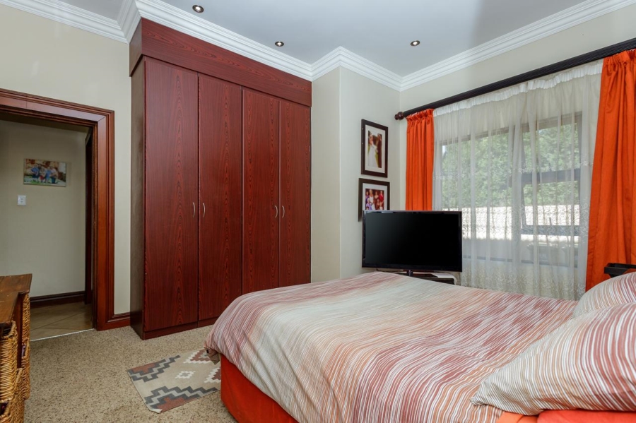 5 Bedroom Property for Sale in The Wilds Gauteng