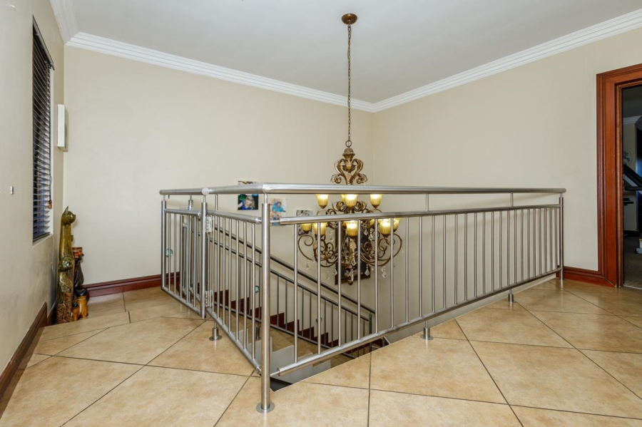 5 Bedroom Property for Sale in The Wilds Gauteng