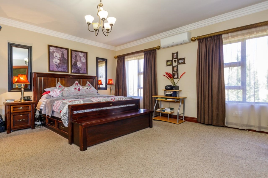 5 Bedroom Property for Sale in The Wilds Gauteng