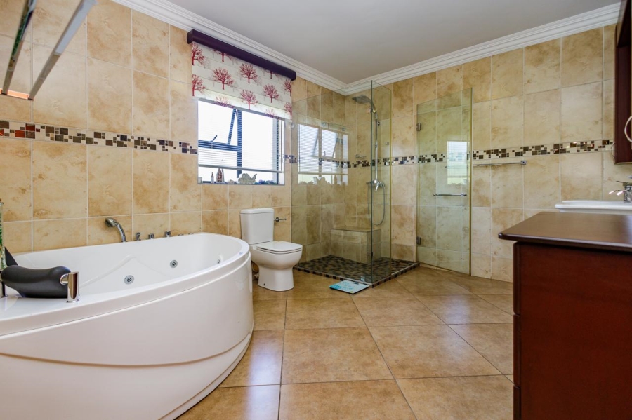 5 Bedroom Property for Sale in The Wilds Gauteng