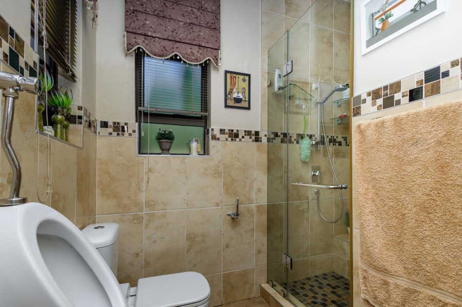 5 Bedroom Property for Sale in The Wilds Gauteng