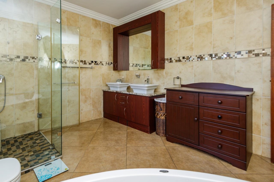 5 Bedroom Property for Sale in The Wilds Gauteng