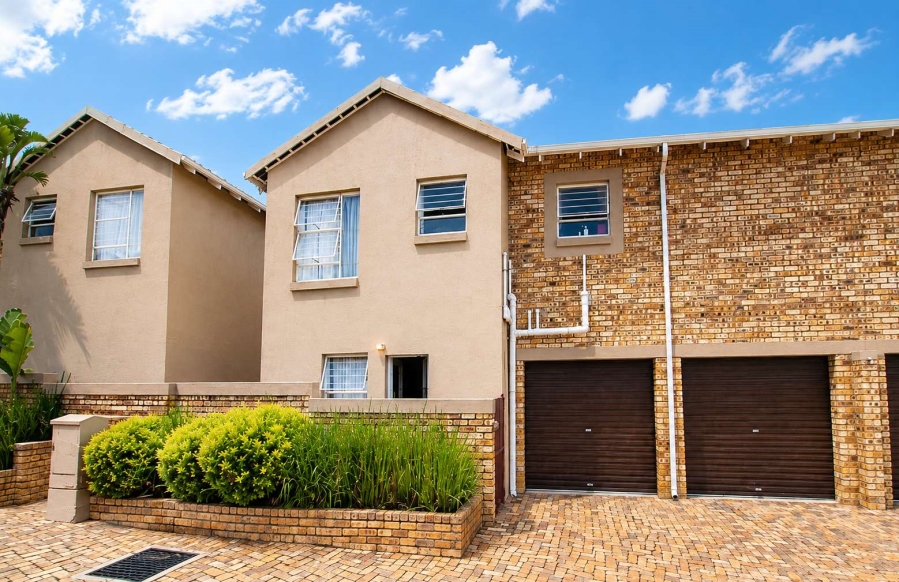 3 Bedroom Property for Sale in Wilgeheuwel Gauteng