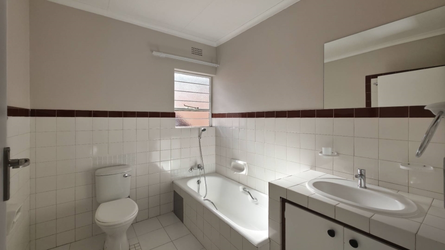 To Let 3 Bedroom Property for Rent in Sandown Gauteng