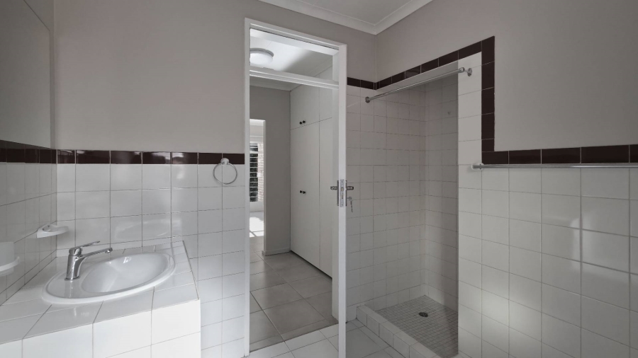 To Let 3 Bedroom Property for Rent in Sandown Gauteng