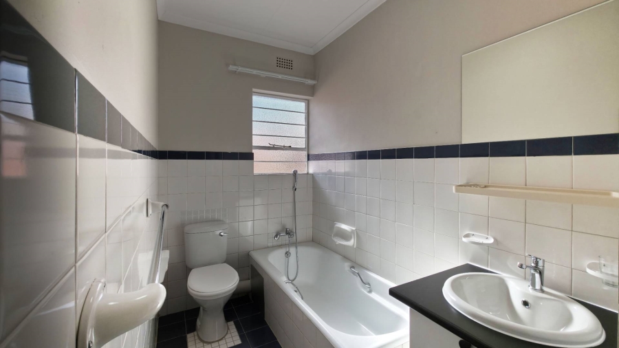To Let 3 Bedroom Property for Rent in Sandown Gauteng