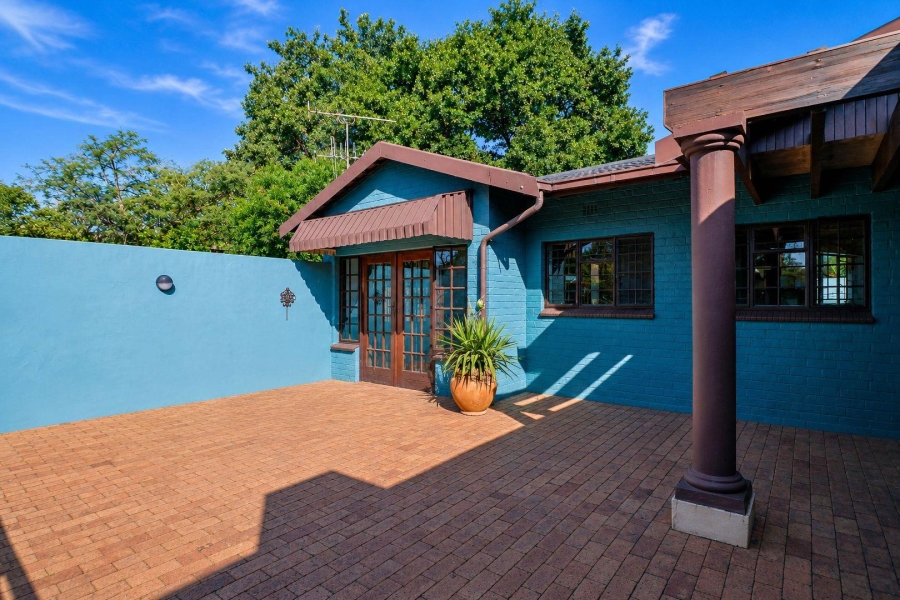 6 Bedroom Property for Sale in Eldoraigne Gauteng