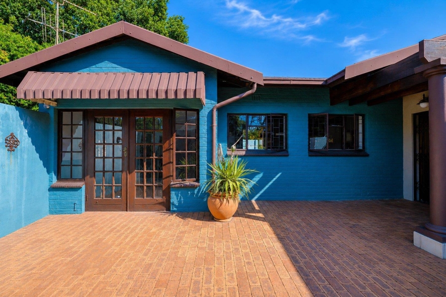 6 Bedroom Property for Sale in Eldoraigne Gauteng