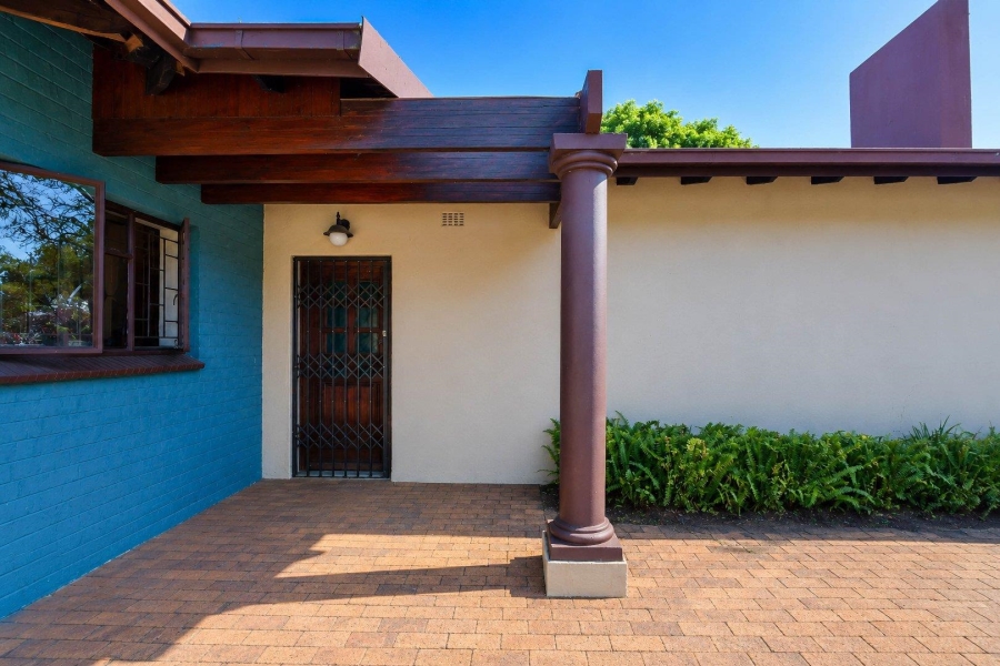 6 Bedroom Property for Sale in Eldoraigne Gauteng