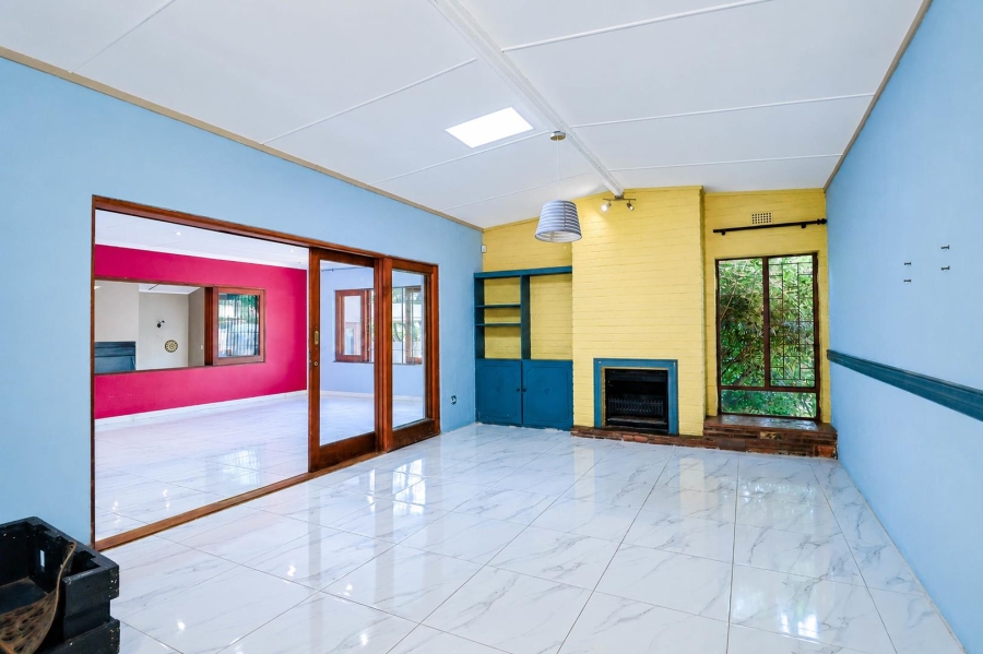 6 Bedroom Property for Sale in Eldoraigne Gauteng
