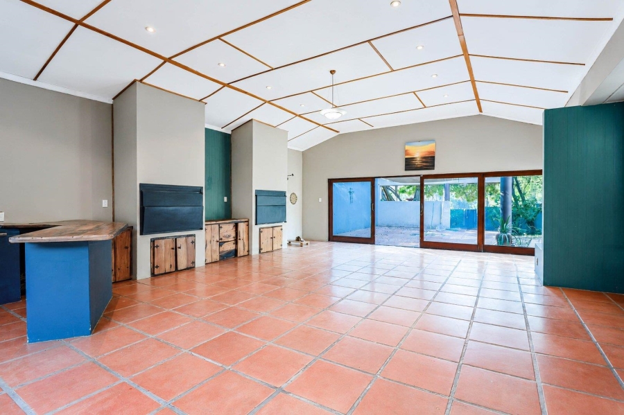 6 Bedroom Property for Sale in Eldoraigne Gauteng