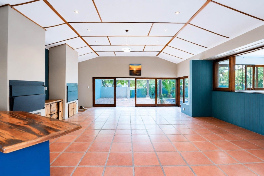 6 Bedroom Property for Sale in Eldoraigne Gauteng