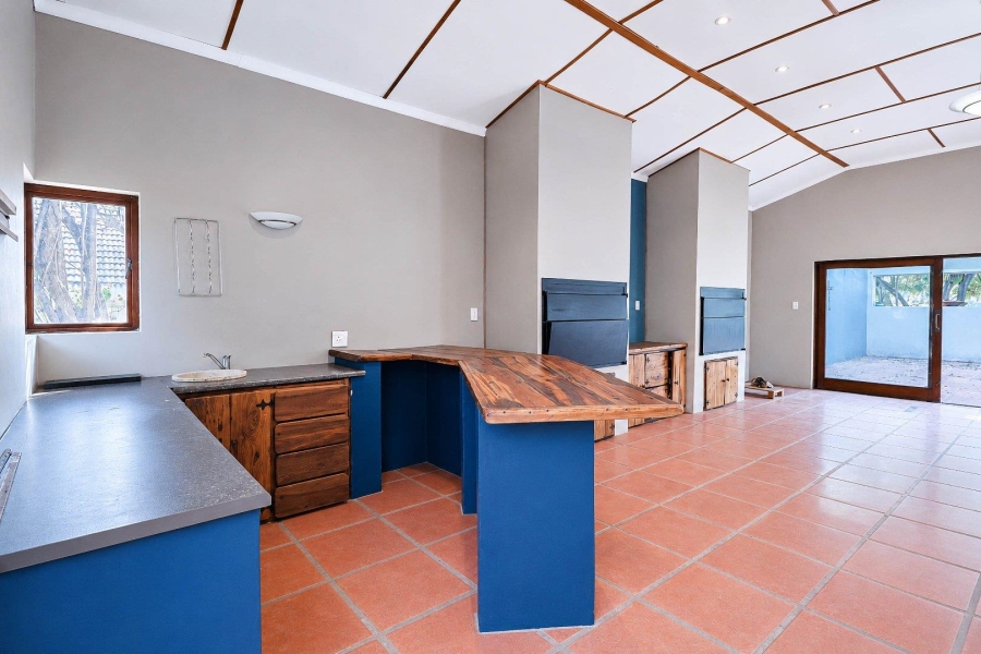 6 Bedroom Property for Sale in Eldoraigne Gauteng