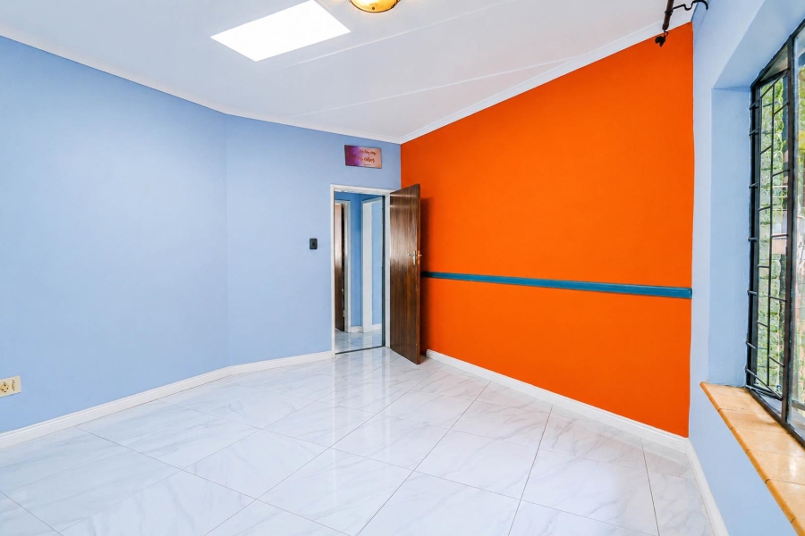 6 Bedroom Property for Sale in Eldoraigne Gauteng