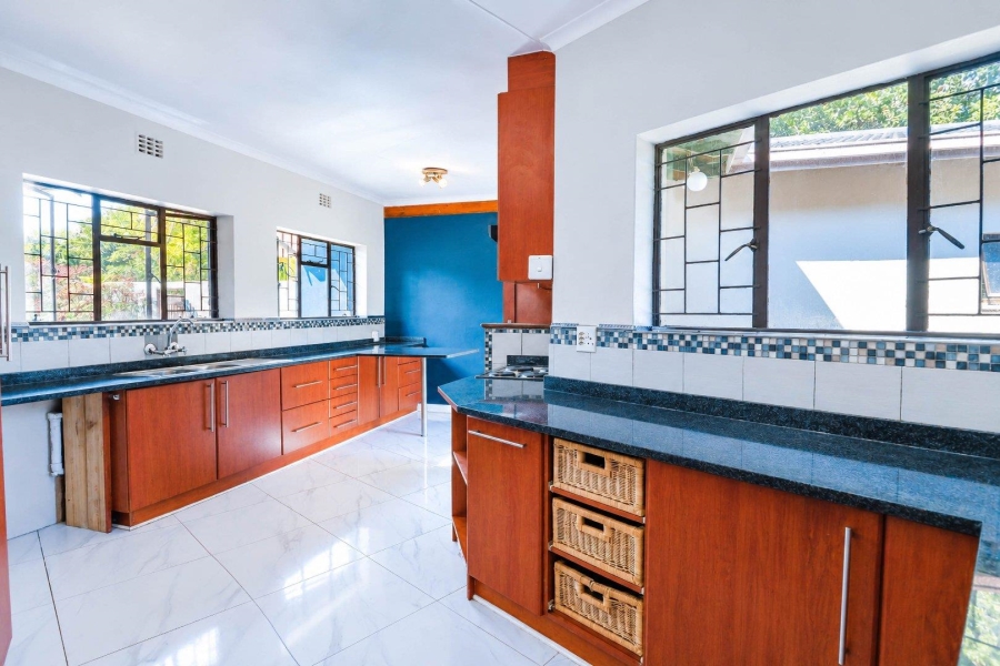 6 Bedroom Property for Sale in Eldoraigne Gauteng