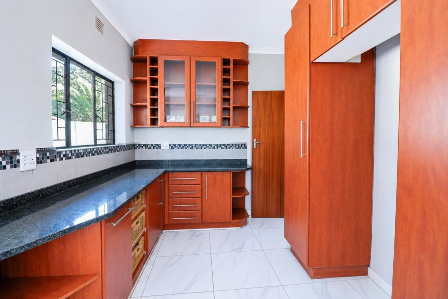 6 Bedroom Property for Sale in Eldoraigne Gauteng