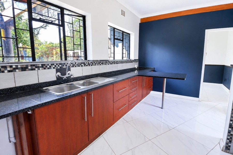 6 Bedroom Property for Sale in Eldoraigne Gauteng