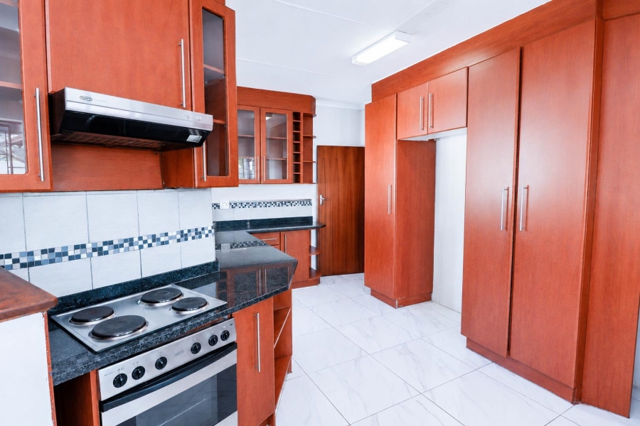 6 Bedroom Property for Sale in Eldoraigne Gauteng