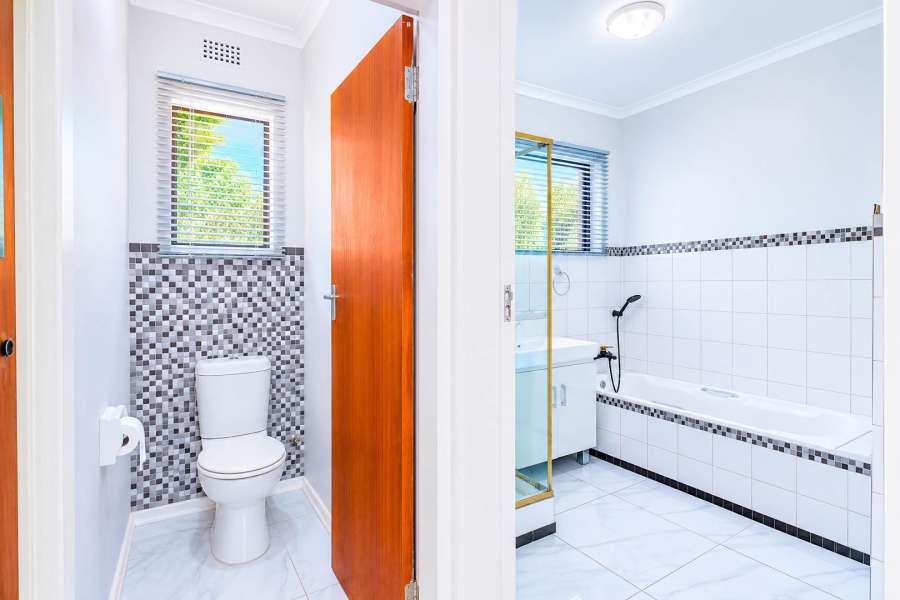 6 Bedroom Property for Sale in Eldoraigne Gauteng