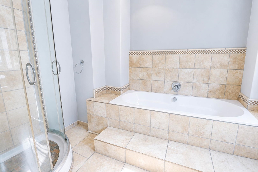 6 Bedroom Property for Sale in Eldoraigne Gauteng