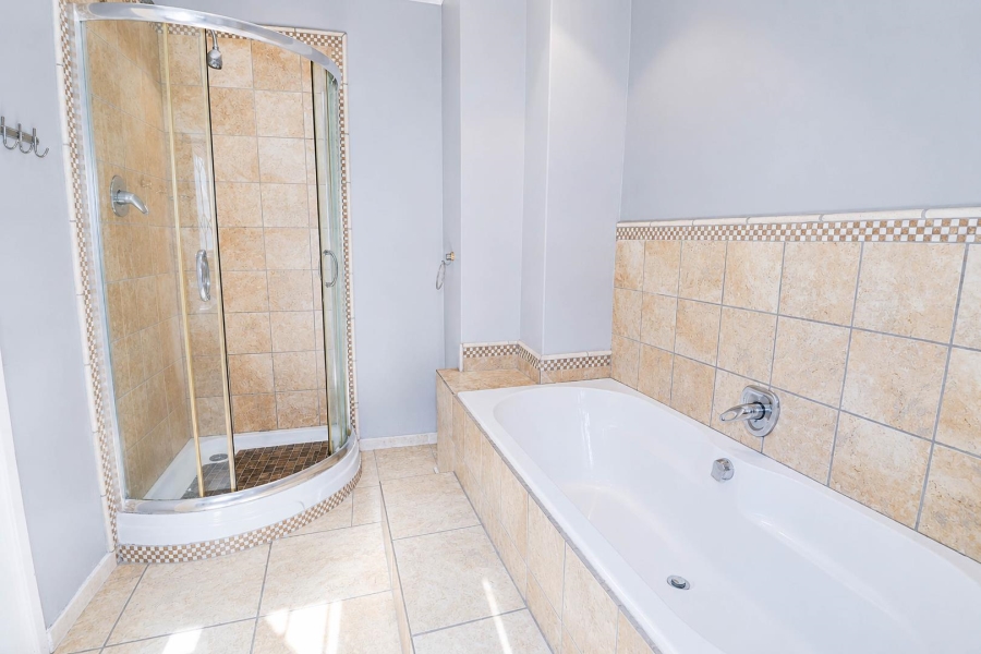 6 Bedroom Property for Sale in Eldoraigne Gauteng