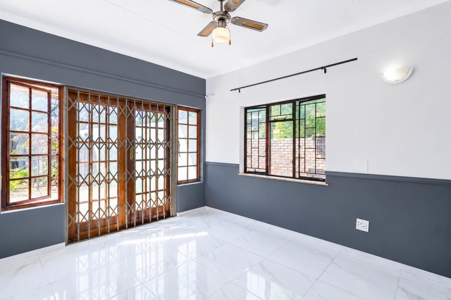 6 Bedroom Property for Sale in Eldoraigne Gauteng