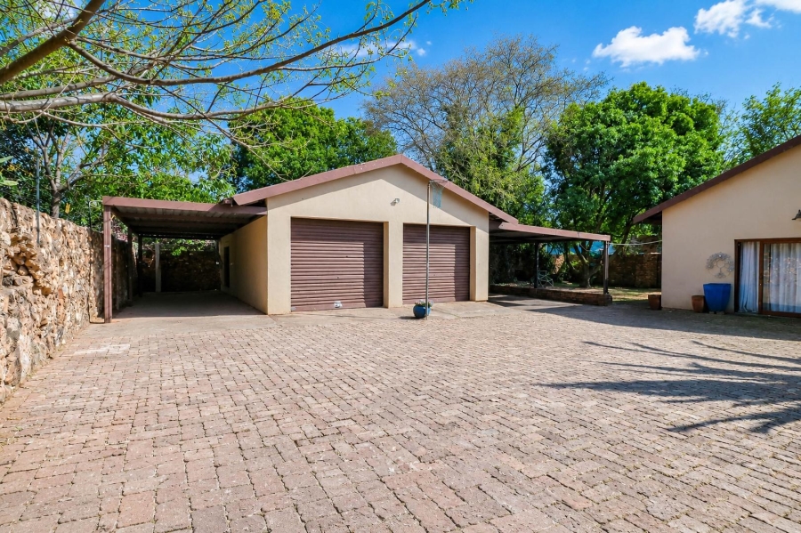 6 Bedroom Property for Sale in Eldoraigne Gauteng