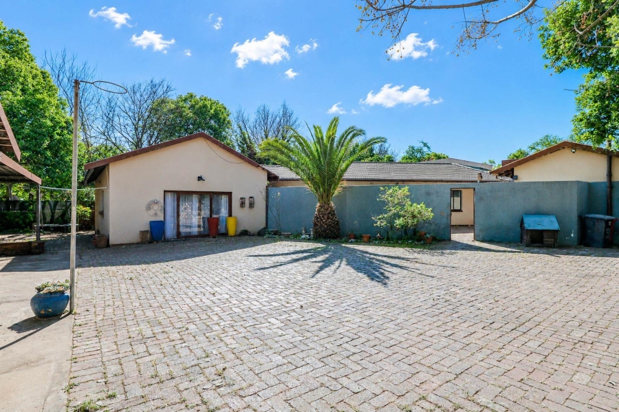6 Bedroom Property for Sale in Eldoraigne Gauteng