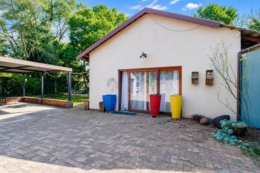 6 Bedroom Property for Sale in Eldoraigne Gauteng