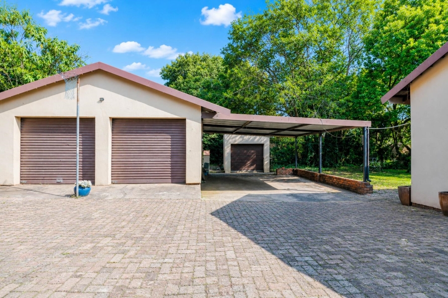 6 Bedroom Property for Sale in Eldoraigne Gauteng
