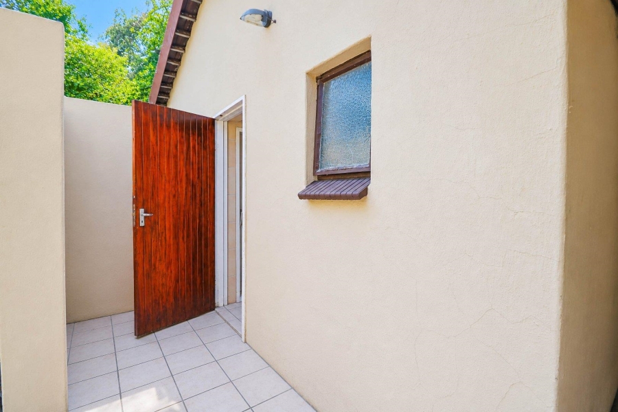 6 Bedroom Property for Sale in Eldoraigne Gauteng
