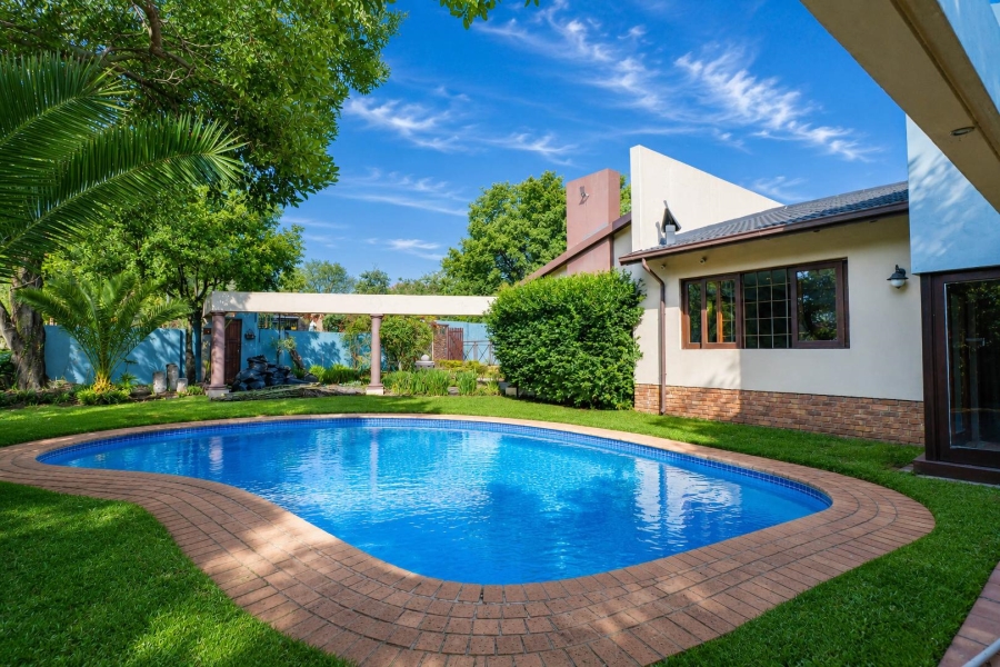 6 Bedroom Property for Sale in Eldoraigne Gauteng