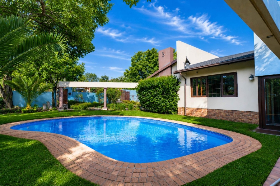 6 Bedroom Property for Sale in Eldoraigne Gauteng