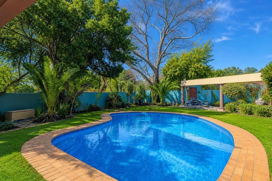 6 Bedroom Property for Sale in Eldoraigne Gauteng