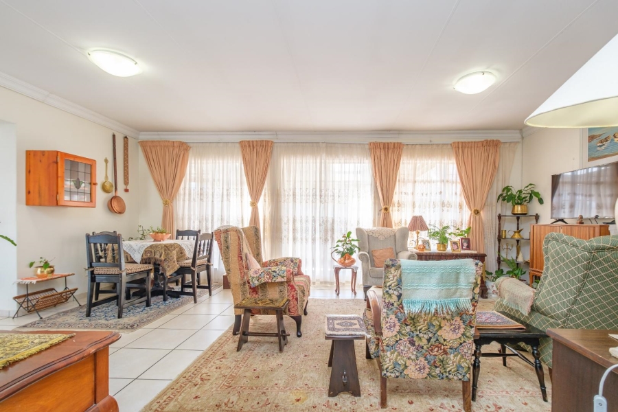 3 Bedroom Property for Sale in Die Hoewes Gauteng