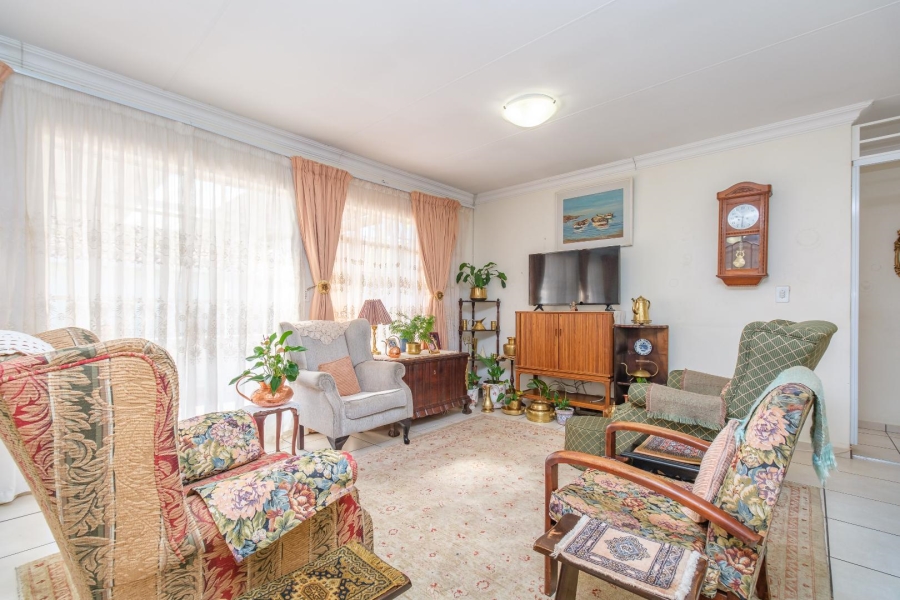 3 Bedroom Property for Sale in Die Hoewes Gauteng