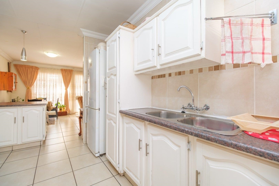 3 Bedroom Property for Sale in Die Hoewes Gauteng