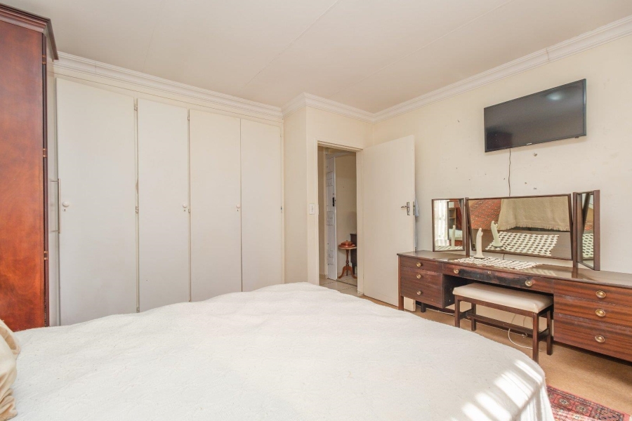 3 Bedroom Property for Sale in Die Hoewes Gauteng