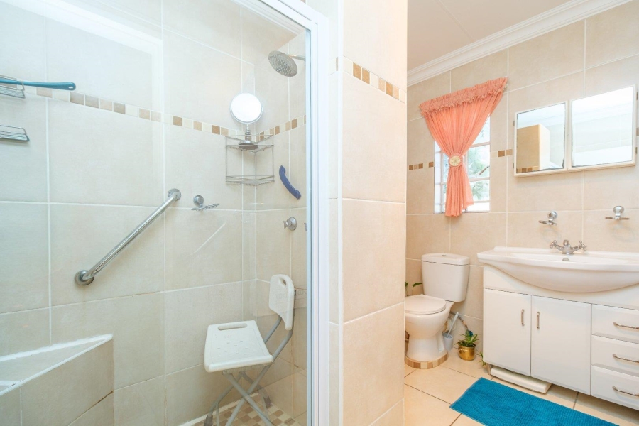 3 Bedroom Property for Sale in Die Hoewes Gauteng