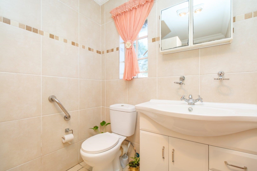 3 Bedroom Property for Sale in Die Hoewes Gauteng