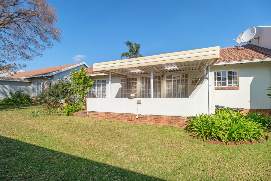 3 Bedroom Property for Sale in Die Hoewes Gauteng