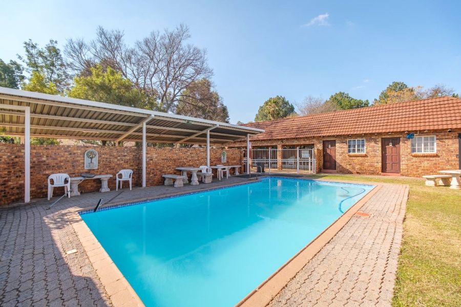 3 Bedroom Property for Sale in Die Hoewes Gauteng