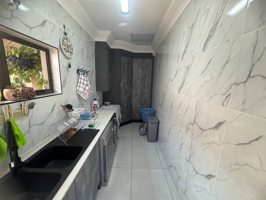 3 Bedroom Property for Sale in New Redruth Gauteng