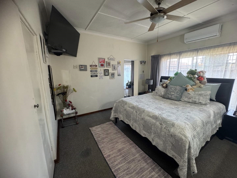 3 Bedroom Property for Sale in New Redruth Gauteng