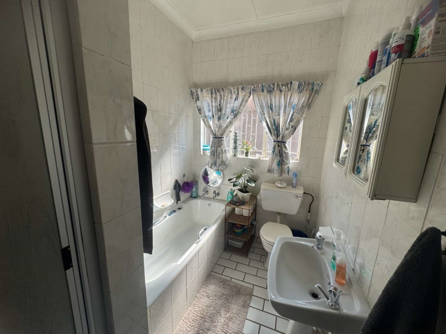 3 Bedroom Property for Sale in New Redruth Gauteng