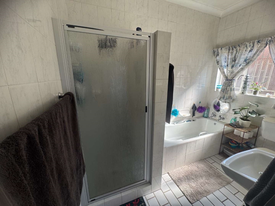 3 Bedroom Property for Sale in New Redruth Gauteng