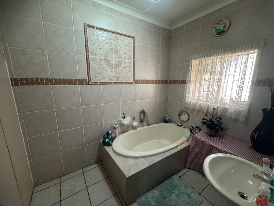 3 Bedroom Property for Sale in New Redruth Gauteng